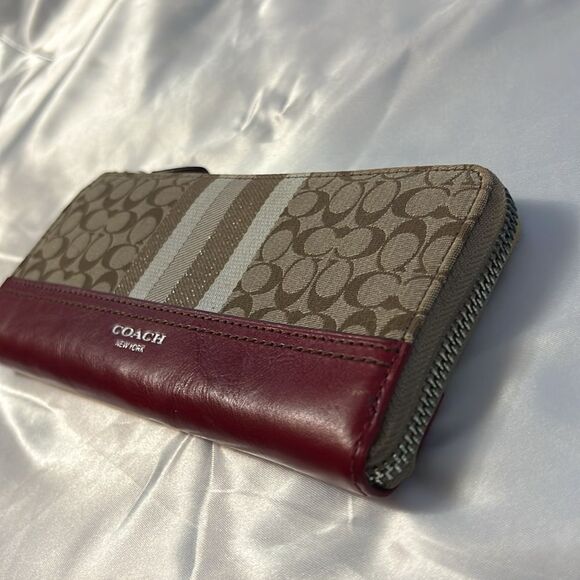 Coach Legacy Signature Stripe Accordion Zip Style 48032 Khaki Black Cherry - Picture 3 of 16